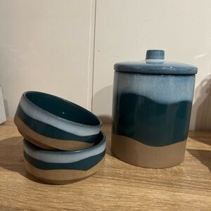 Dog / Cat water and food bowl with treat container